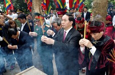 2017年雄王忌日：越南国家主席陈大光与党和国家领导代表共同敬香（组图）