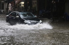 胡志明市出现潮汛 诸多房间进水 多条道路被淹