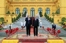 越南国家主席陈大光为美总统特朗普举行隆重欢迎仪式 （组图）