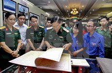 “黄沙与长沙归属越南：历史证据与法律依据”地图资料展在东南部武装力量博物馆开展