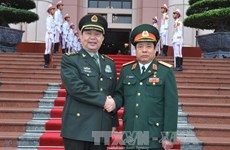 越南国防部部长冯光青大将与中国国防部部长常万全上将举行会谈