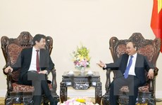 越南政府总理阮春福会见世界经济论坛执行董事菲利普·罗斯勒
