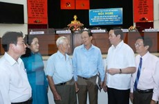 越南国家主席陈大光接触胡志明市选民