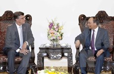 越南政府总理阮春福会见澳大利亚驻越南大使休•伯罗曼