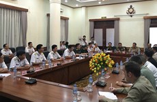 各国驻越大使馆武官代表团访问越南海军司令部