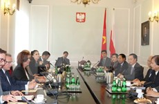 越南国会副主席汪周刘访问波兰