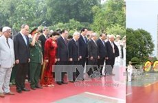 越南伤残军人与烈士日69周年：党和国家领导人拜谒胡志明主席陵墓和献花缅怀英烈