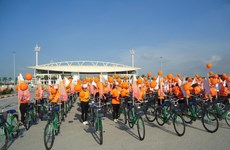 近1000人响应“为橙剂受害者骑行”活动