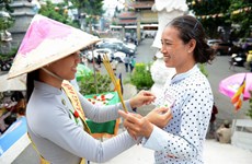 越南全国各地欢度盂兰节