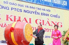 越南政府总理阮春福出席河内阮廷沼特教学校新学年开学典礼