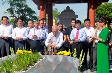 纪念越南大诗豪阮攸忌日196周年典礼在河静省举行