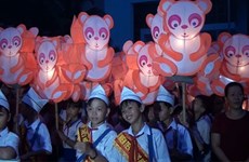 越南平顺和凉山两省为儿童举行各项活动庆祝中秋节