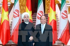阮春福总理会见伊朗总统哈桑•鲁哈尼