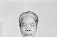 原越共中央总书记杜梅国葬期间停止一切娱乐活动 前来悼念的代表团只戴黑纱 不送花圈