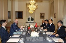 越南政府总理阮晋勇与比利时首相沙赫勒·米歇尔举行会谈