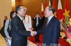 日本参议院议长山崎正昭对越南进行正式访问