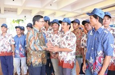 越南驻印尼大使馆为18名渔民遣送回国
