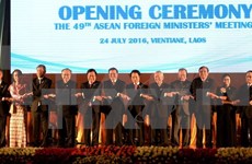 越南政府副总理兼外长范平明会见新加坡和印度尼西亚外长