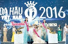 杜美玲佳丽赢得2016年越南小姐桂冠（组图）