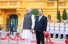 印度总理纳伦德拉•莫迪开始对越南进行正式访问