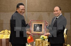 越南政府总理阮春福会见泰越友好人士和泰国企业领导代表