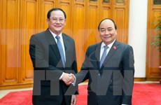 越南政府总理阮春福会见老挝政府副总理宋赛•西潘敦