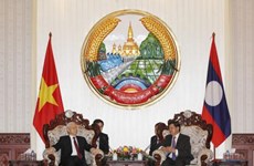 越共中央总书记阮富仲会见老挝总理通伦·西苏里