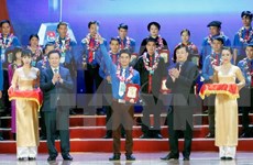 政府副总理王廷惠出席2016年第十一届梁定果奖颁奖仪式