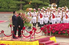 日本首相安倍晋三对越南进行为期两天的正式访问