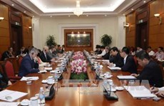 越共中央经济部部长会见越南欧洲商会制药协会区域高级代表团