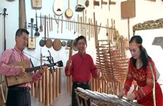 为保护越南民族传统乐器无私奉献一辈子的艺人