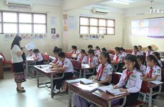 在老挝教越南语   顺利与困难