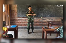 越南维和军官在中非的免费补习班