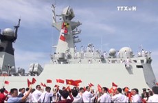 中国海军军舰首次访问越南金兰港