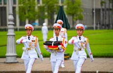 组图：越南举行降半旗仪式   对原越共中央总书记黎可漂致哀