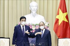 越南国家主席阮春福会见日本防卫大臣岸信夫