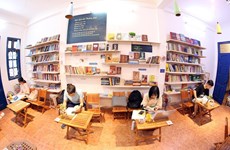 组图：首都河内一家免费图书馆    为阅读爱好者提供上千种图书类别