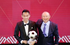 组图：越南国家队球员杜雄勇荣获越南金球奖