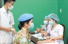 越南三号二级野战医院人员获新冠疫苗接种