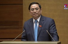 越南政府总理范明政解答选民和国会代表关注的问题