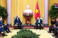 越南国家主席阮春福会见美国总统气候变化事务特使约翰·克里