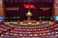 越南共产党第十三届中央委员会任期中期会议落幕