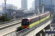 组图：河内市呠至河内火车站轻轨列车试运    时速80公里每小时