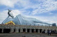 组图：宝山寺里的越南最大卧佛像
