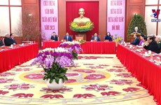 越共中央总书记阮富仲向历届党和国家领导人致以新春的祝福