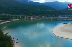 岘港-顺化旅游专列带游客领略陵姑湾之美