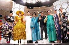 组图：越南时装秀在世博会上亮相