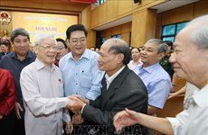 越共中央总书记、国家主席阮富仲会见河内市选民