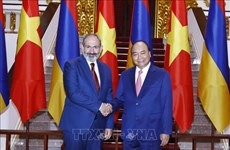 亚美尼亚总理帕希尼扬对越南进行正式访问 (组图）