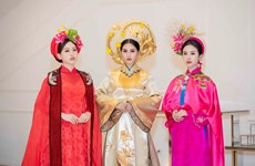 越南佳丽身穿宫廷奥戴 展示国粹服饰文化（组图）